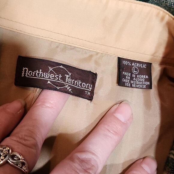 Vintage Green & Tan NW Territory Plaid Flannel Shirt - Picture 4 of 6